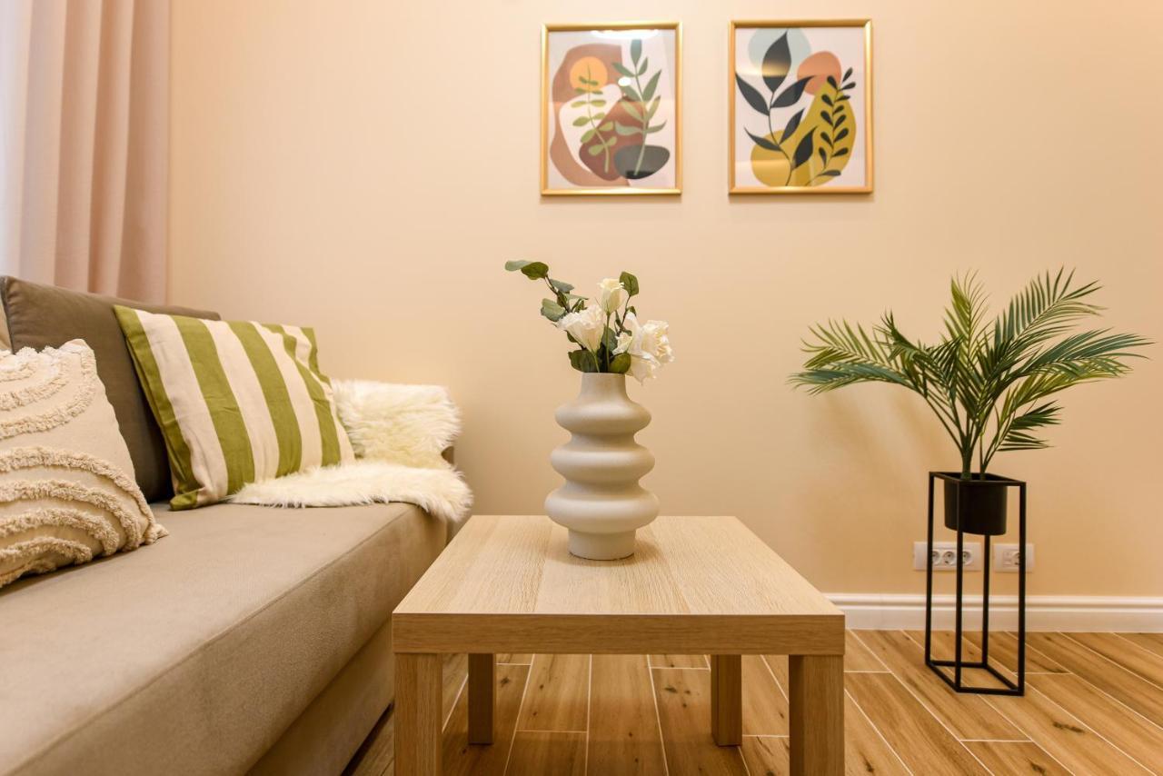 Green Leafy Brasov - Ideal 2 Bedroom Apartment 외부 사진
