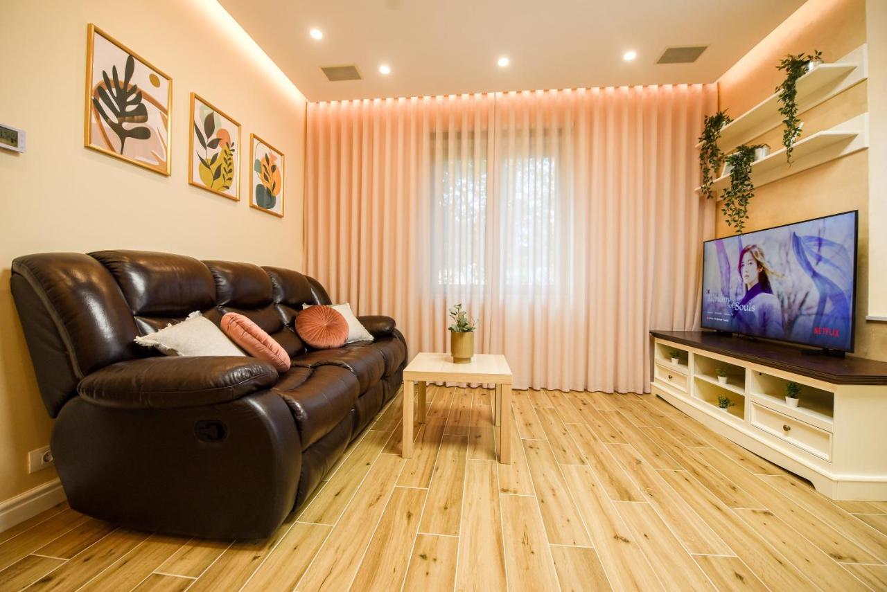 Green Leafy Brasov - Ideal 2 Bedroom Apartment 외부 사진