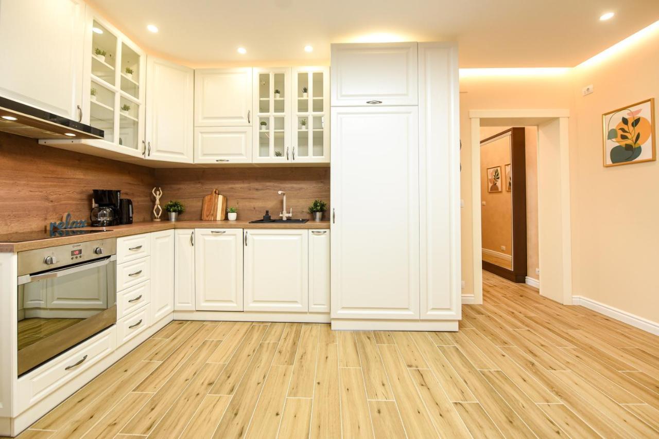 Green Leafy Brasov - Ideal 2 Bedroom Apartment 외부 사진