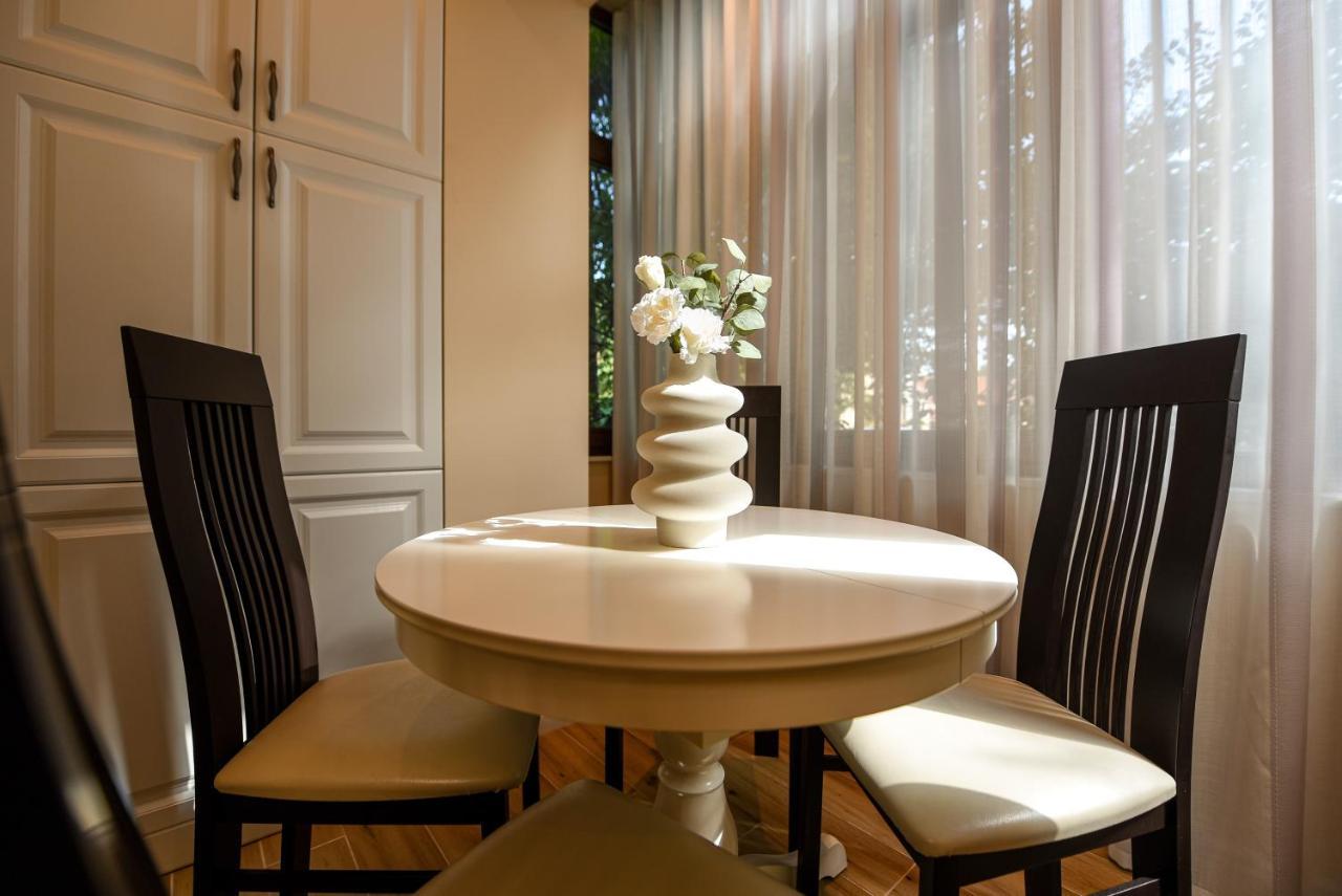Green Leafy Brasov - Ideal 2 Bedroom Apartment 외부 사진