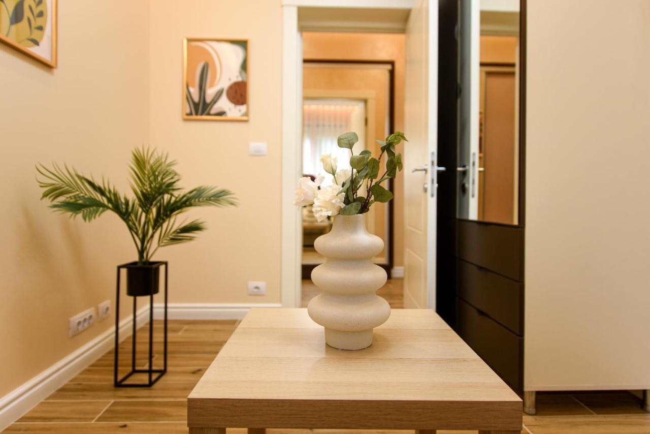 Green Leafy Brasov - Ideal 2 Bedroom Apartment 외부 사진