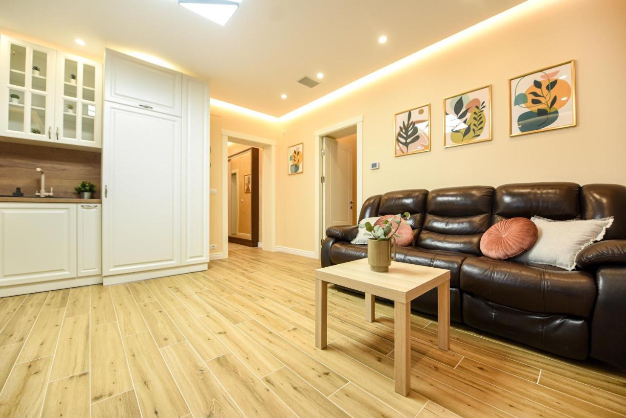 Green Leafy Brasov - Ideal 2 Bedroom Apartment 외부 사진