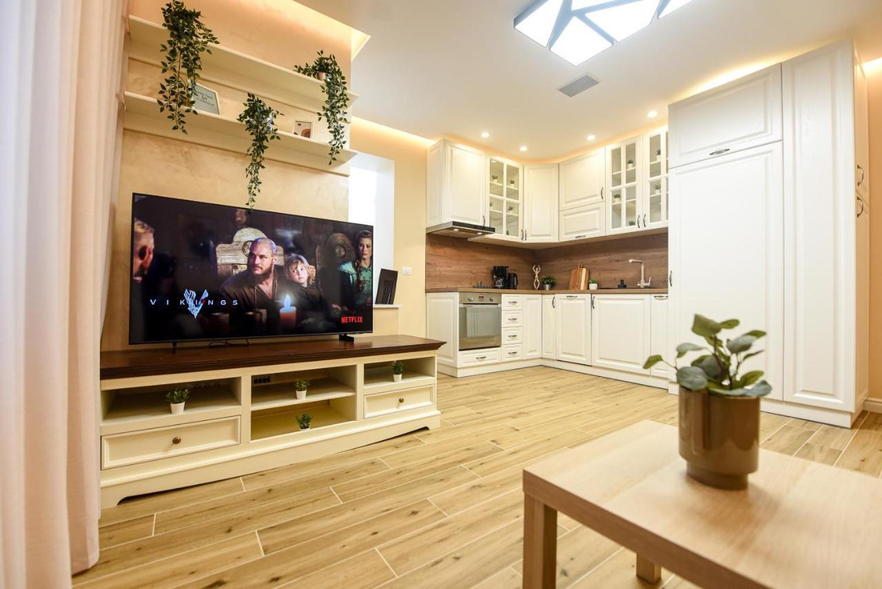 Green Leafy Brasov - Ideal 2 Bedroom Apartment 외부 사진