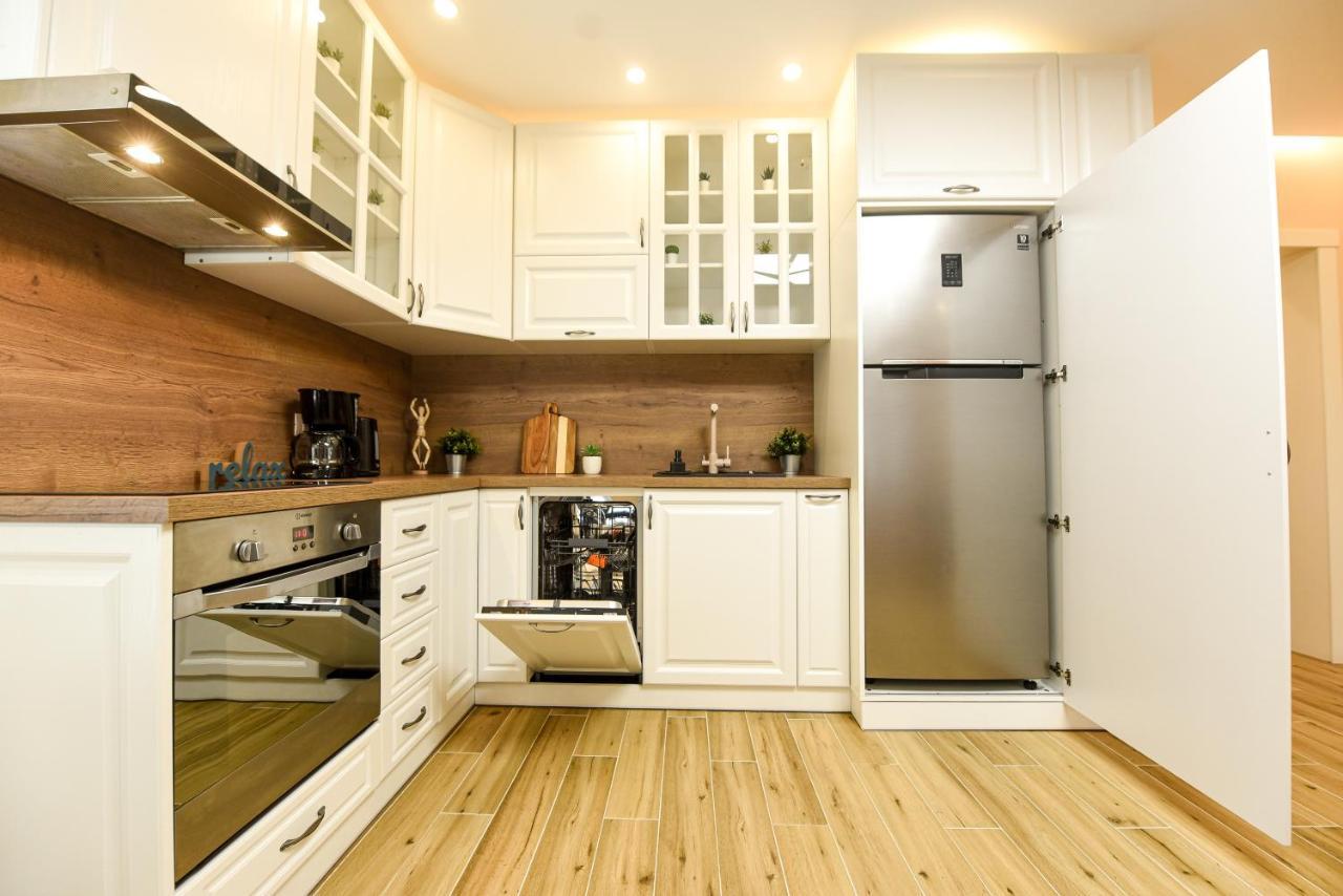Green Leafy Brasov - Ideal 2 Bedroom Apartment 외부 사진